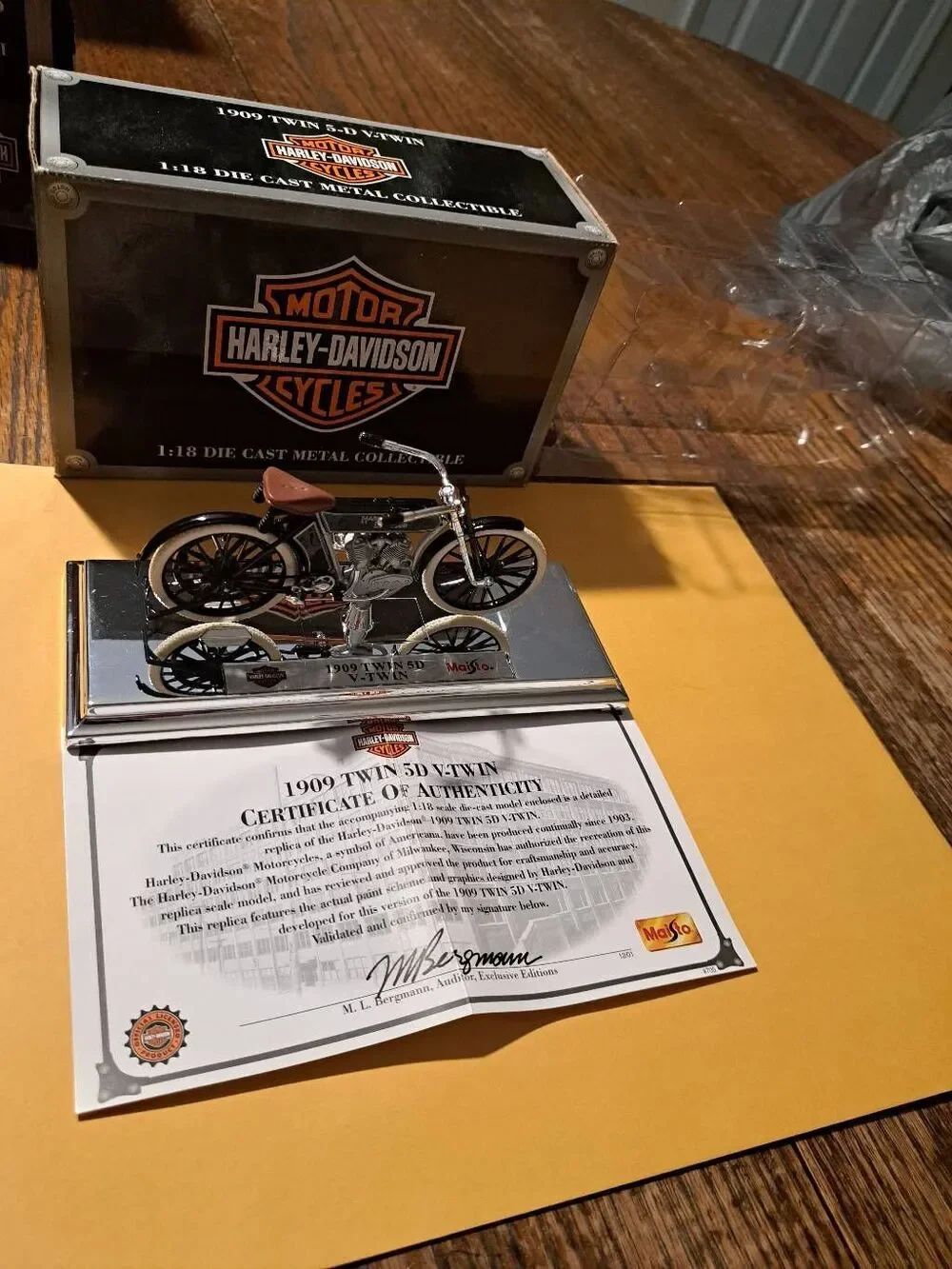 Vintage 2001 Harley Davidson Maisto Avon 1909 Twin 5D V-Twin Diecast Motorcycle